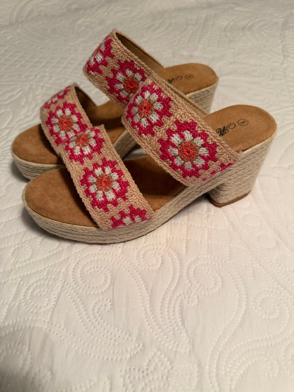 Mata crochet platform sandals size 9